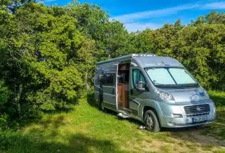 Choisissez le meilleur camping-car d'occasion chez un concessionnaire...