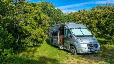 Choisissez le meilleur camping-car d'occasion chez un concessionnaire...